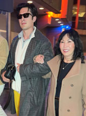 Hudson Williams with his mom