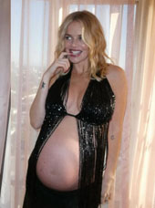 Pregnant Samara Weaving baring her baby bump