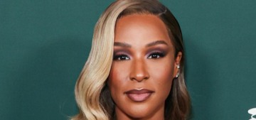 “Savannah James flies first-class & her friends fly business class” links