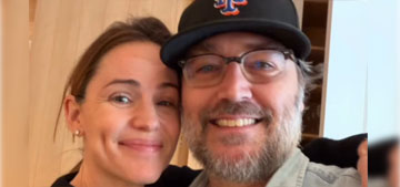 Jennifer Garner shares selfies with her Alias costars, including ex Michael Vartan