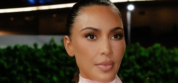 “Kim Kardashian wore a pink Alaïa at the Singapore Grand Prix” links