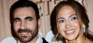 P6: Jennifer Lopez & Brett Goldstein are dating but they’re keeping things ‘casual’