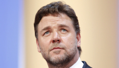 Russell Crowe, surly douche, walks out of interview