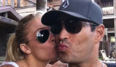 LeAnn Rimes is sticking by Eddie Cibrian, posts kissy-face photo