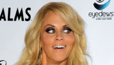 Jenny McCarthy is dating a famewhore body-builder named Jason Toohey