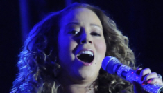 Mariah Carey falls on stage   like the perfect drama queen that she is