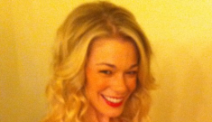 LeAnn Rimes dresses up in a trashy red bustier to play “Mrs. Clause”