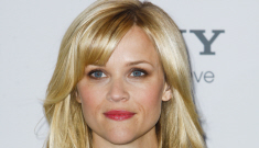 Reese Witherspoon in all-black, with her ring: classic or just boring?