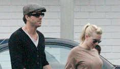 Scarlett Johansson and Ryan Reynolds may wed this winter