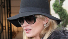 Kate Moss shows off her vintage 1920s engagement ring