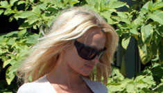 Pamela Anderson barefoot and pregnant