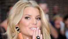 Jessica Simpson’s new album debuts at the top of the country charts