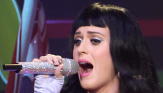 “Katy Perry’s costumes continue to be unfortunate” links