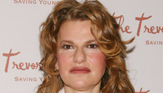 Sandra Bernhard dropped from women’s shelter event for Sarah Palin remarks
