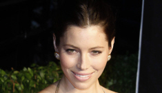 Jessica Biel tries to convince us that Gerard Butler is pining away for her