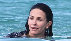US Weekly: Courteney Cox was staying in the same villa as Josh Hopkins on vacation