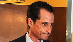 Anthony Weiner resigns, gets heckled by guy from the Howard Stern show