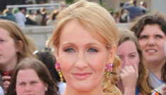 J.K. Rowling’s Oscar de la Renta gown: tablecloth disaster or perfectly fine?