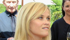 Reese Witherspoon “looks pregnant” and people are noticing