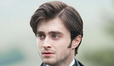 Daniel Radcliffe goes scary in ‘The Woman in Black’ trailer, how does he fare?