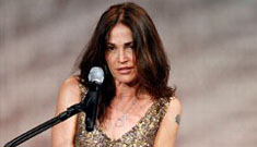 Kim Delaney gets booted for awkward speech: drunk and can’t read the teleprompter?