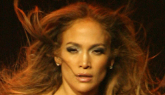 Jennifer Lopez shows human emotion during concert: famewhore move?