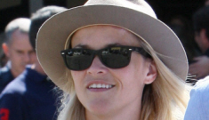 Reese Witherspoon in trouble with PETA for carrying a gorgeous python bag