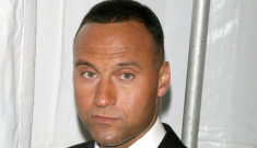 “Derek Jeter gives all of his one-night-stands a gift   basket” links