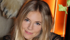 Sienna Miller & Tom Sturridge are engaged & planning a flapper-themed wedding