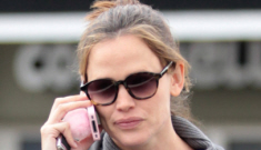 Jennifer Garner is hugely preggo with a bunny-eared phone: adorable?
