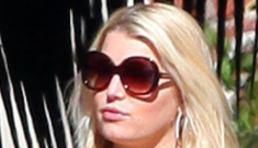 Jessica Simpson’s lips are super-pregnant too, she complains of “pregnancy face”