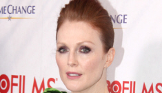 Julianne Moore in green Tom Ford to ‘Game Change’ premiere: hot mess?