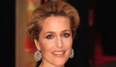 Gillian Anderson says she had relationships with women and “still liked boys”