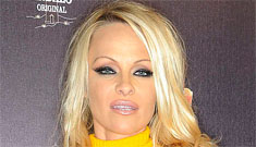 Pamela Anderson forgets her pants in Berlin – twice