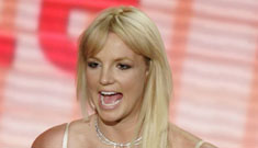 Video and pictures of Britney at the AMAs. She just can’t quit the gum