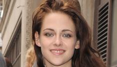 Kristen Stewart spent time with her “f–king boyfriend” & his family in the UK