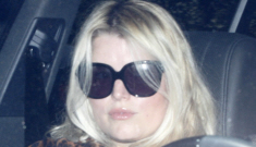 Jessica Simpson wore stretchy work-out pants & everyone freaked out