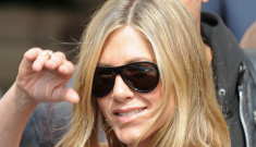 Jennifer Aniston & Justin visited the Vatican, Aniston showed too much skin