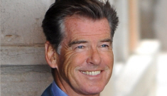 Pierce Brosnan, 59 years old, looks awesome in Venice: would you hit it?