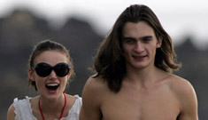 Keira Knightley in a bikini shows her relationship, diet, are super controlled