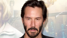 Keanu Reeves looks scruffy at the ‘Cloud Atlas’ premiere: would you hit it?