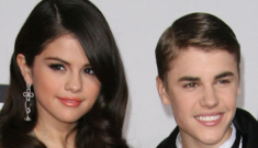 Selena Gomez dumped Justin Bieber last week because she has “trust issues”