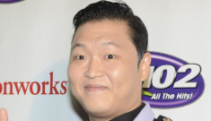 Psy apologizes for his 2004 anti-American remarks, performs for Pres. Obama