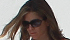 Jennifer Aniston does not look at all “bump-y” in Cabo with Justin Theroux