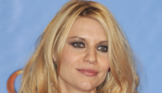 Claire Danes, GG winner in red Versace: gorgeous and/or strung out?