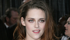 Kristen Stewart, greasy in Reem Acra: one of the worst looks of the Oscars?