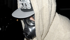 Justin Bieber wears a gas mask, has a major Twitter meltdown in London