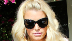 Star: Jessica Simpson is reading ‘The Great Gatsby’ to her baby bump