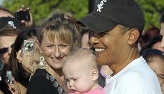 Obama holding babies while on vacation in Hawaii