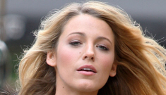 Blake Lively shows off her crazy body in a NYC photoshoot: amazing?